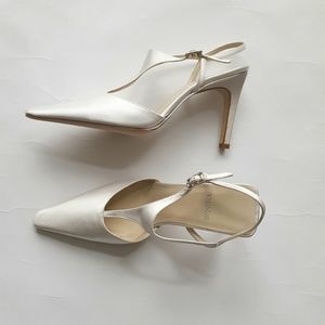 Satin bridal shoe